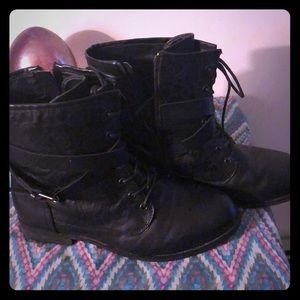 Torrid rose imprinted black boots
